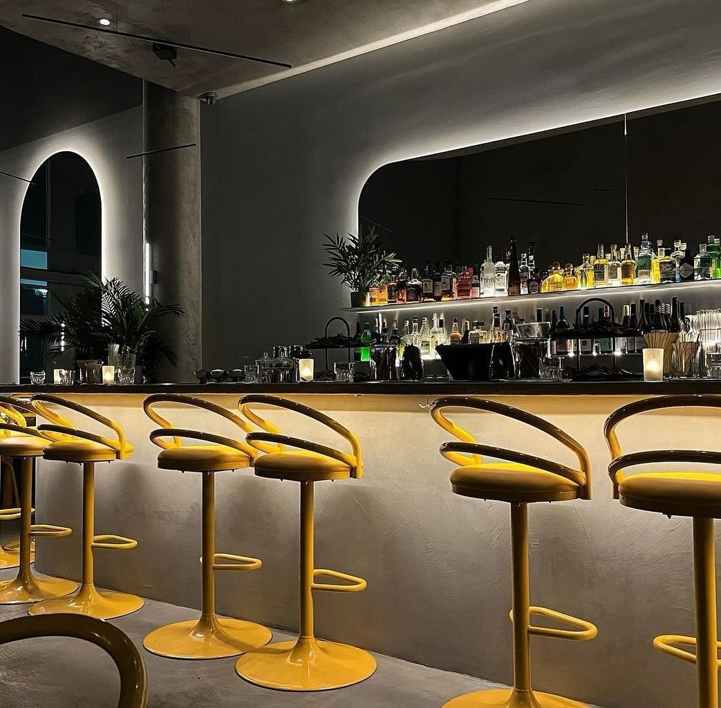 Food, drinks and vibes ⁠🥂
17h &agrave; tard! 
⁠
📍Montr&eacute;al⁠
📍Centropolis⁠
⁠
psssst, notre terrasse est aussi ouverte au Centro!